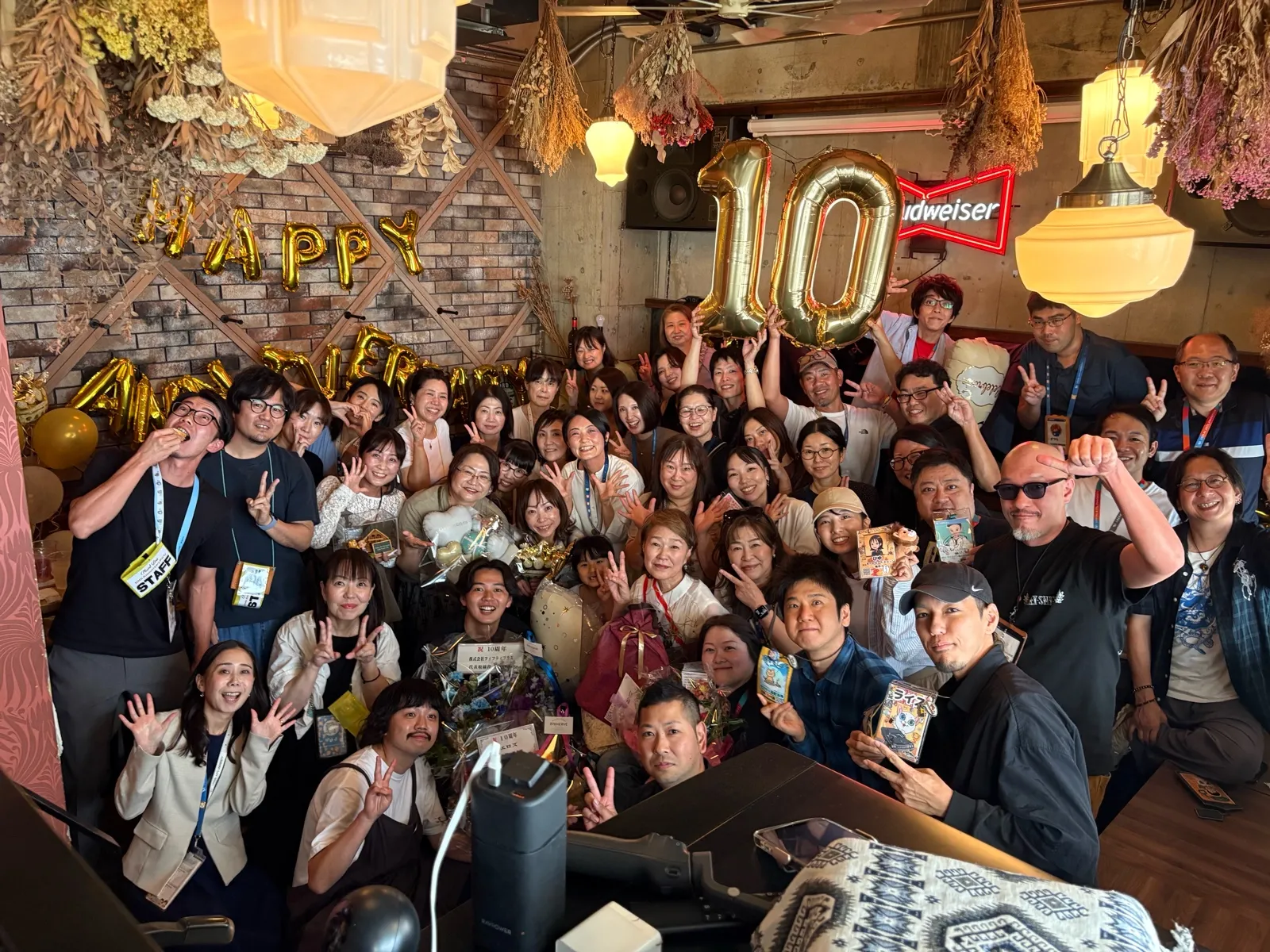 プラムライン10周年記念パーティーに集まった仲間たちの記念写真